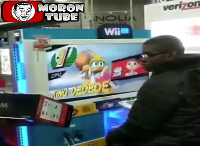 Video :At a Best Buy location in Valley Stream, New York, Christmas magic occurs